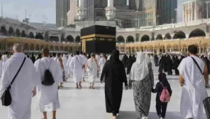 Best Umrah Packages From Sharjah – A Complete, In-Depth Guide for Pilgrims 8 Findanyagent Sharjah Umrah agency guide showing pilgrims walking around the Holy Kaaba in Mecca.